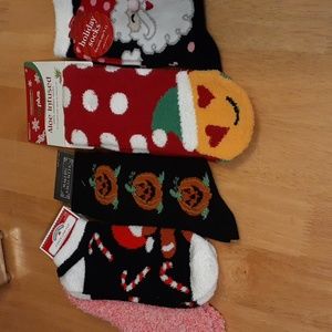 NWT Women's Holiday Sock Bundle DD108